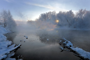 Речной закат морозного дня... / ***
