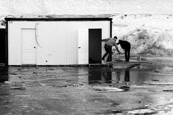 побег с Титаника / снег, весна...