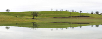 &nbsp; / Landschaft spiegelt sich im See