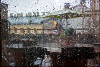 окно / а в Питере дождь..)
Снимок как есть, без наложений, через окно.
