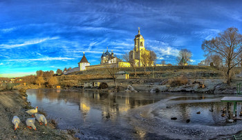 Высоцкий мужской монастырь в Серпухове / Монастырь, пруд, гуси