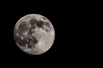  / Diese Aufnahme ist eine meiner ersten Versuche, den Mond darzustellen.