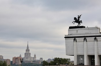 На Поклонной горе / ***