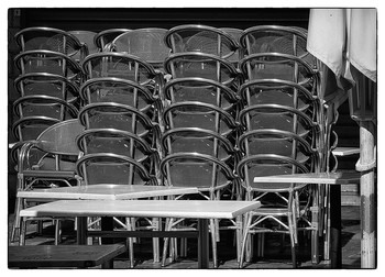 Утро кризисного дня... / Повсюду увольнения случились,
Народ в зарплатах сильно потерял,
И медным тазом планы все накрылись...