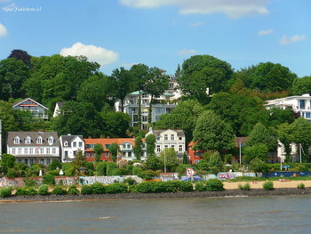 Hamburg / Гавань Гамбурга
Читайте в моем блоге о маршруте на пароме :

https://zen.yandex.ru/media/id/5ee66fc9c64be97c15fe75fd/letniaia-progulka-po-elbe-5f1b35cab65d2250ab15c180

Парусники в Гамбурге:

https://www.youtube.com/watch?v=JT5YfxP005o

Видео &quot;Прогулка по Эльбе&quot;: https://www.youtube.com/watch?v=qL1e1j9B8Vk

Лайнеры в Гамбурге:

https://www.youtube.com/watch?v=VU8V0Jvqpy0

https://www.youtube.com/watch?v=_8iY4QcGL-A&amp;t=8s https://www.youtube.com/watch?v=EVMHpH6SJxA

Корабли на Эльбе:

https://www.youtube.com/watch?v=DA7DProSV6o&amp;list=UUEOp3amNaNT0205lPmdFi8w&amp;index=19

Портовый центр и складской район Гамбурга:

https://www.youtube.com/watch?v=i0kxa-sex6o

https://www.youtube.com/channel/UCEOp3amNaNT0205lPmdFi8w/videos?

https://www.youtube.com/watch?v=IGn-NNqkBL0

https://www.youtube.com/watch?v=dZ1W9amrFdg