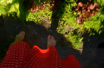 &nbsp; / Лето, деревня, красное платье.