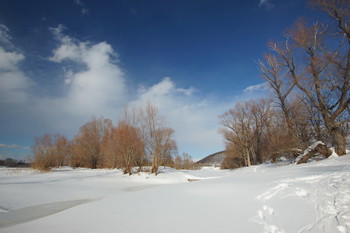 весеннее солнце / около берега реки Сок