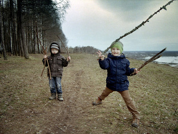 Вооружены и опасны / Дети на прогулке