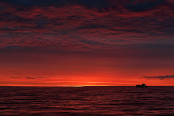 Red... / Послезакатное........Тихий океан.
