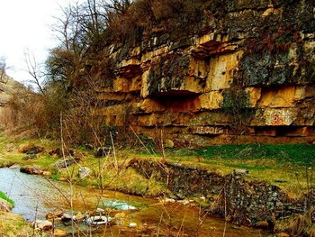 &nbsp; / Скалы отвесны у речки Берёзовки ( пригород Кисловодска