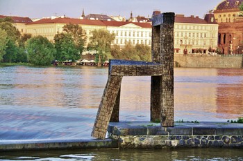 Шагающий стул / Прага