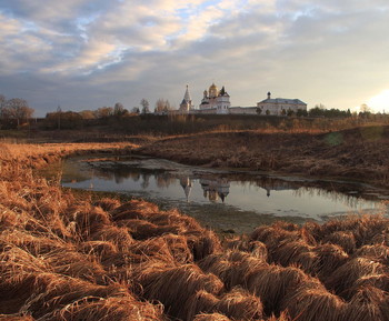 Лужецкий весной / Можайский район, Московская область. Лужецкий Монастырь.