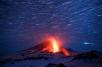 Огонь и звезды / Камчатка. Извержение вулкана Ключевской 16 марта 2021 г.
Небольшой Таймлапс https://youtu.be/i3_gnZFoH14
Фототуры по камчатке 2021 www.kamphototour.com