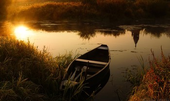 Лодка моя легка... / Волшебный октябрьский восход на реке Теза. Дунилово, Ивановская область.
#дунилово #ивановскаяобласть #восход #утро #туман #свет #рассвет #река #осень #пейзаж #осенниекраски #октябрь