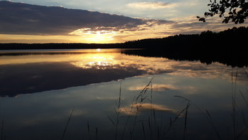 Закат над озером / Озеро в Ленинградской области.Вечереет.Закат.Озеро