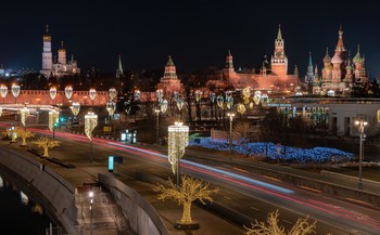 Вечерний город / Москва, вид на Кремль и Красную площадь