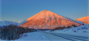 Освещённая солнцем полярной зимы. / Гора Кукисвумчорр. Хибины.