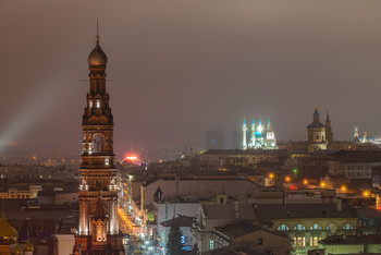 Казань... / Вид на колокольню Богоявленского собора и Казанский Кремль.