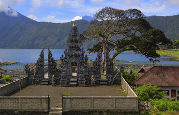Храм у озера Батур / Индонезия. Бали