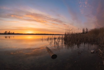 Свет закатного солнца / вечер на озере