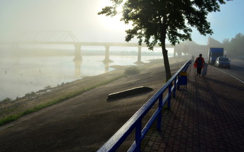 утро на набережной / беларусь река утро туман набережная припять мост берег
