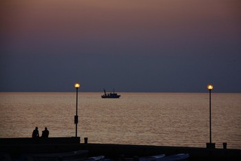 Вечер на берегу моря / ***