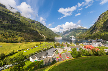 Жизнь в поселке Гейрангер. Норвегия. / Гейрангер это место сказочной красоты, одно из красивейших мест Норвегии. В июле 2005г. Гейрангер-фьорд внесён в список Всемирного наследия ЮНЕСКО. Предыдущее фото снято с тех же мест.