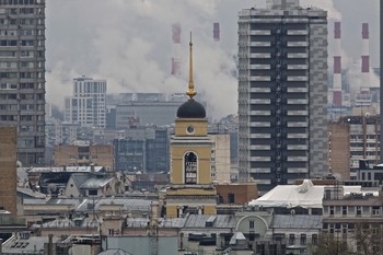 город живет / Москва