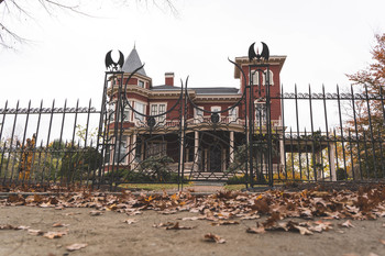 &nbsp; / the master of horror lives here