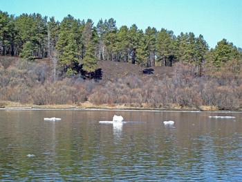 Ледоход на Иркуте / Иркутская область. Река Иркут.