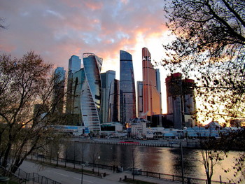 Сити на фоне вечерней зари. / Москва-сити.