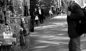 МОЙ ГОРОД. / У КИОСКА СОЮЗПЕЧАТИ.