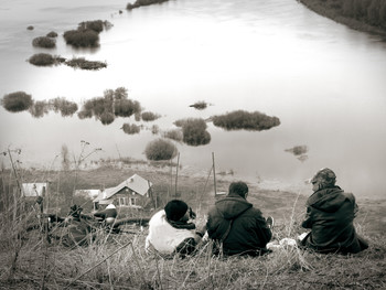 Философы / размышления на берегу реки