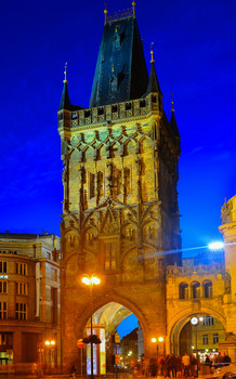 Прага - темное место. / по подсчетам статистов на ее территории насчитывается около тысячи башен.,,,