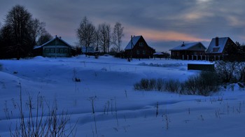 Смеркалось ... / &quot;Никого не будет в доме,
 Кроме сумерек. Один
 Зимний день в сквозном проеме
 Незадернутых гардин ...&quot;
 Б.Пастернак