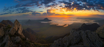 Пасхальное утро / Рассвет 2 мая у вершины горы Бештау