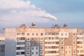 По крышам / Минская ТЭЦ-4 вдалеке за облаками, над крышами минских домов.