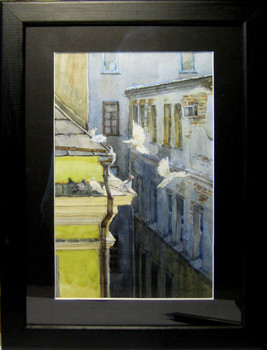 Кузнецкий мост / Солнечный день. Вид с верхнего этажа на соседние здания. На крыше дома напротив голуби.