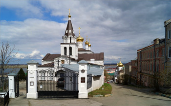 Улица Ильинская. Нижний Новгород / Вид на Ильинскую церковь