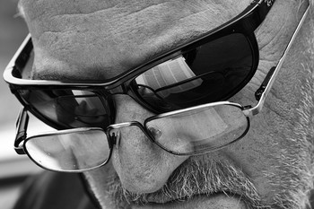 Читатель / И толстая книга в руках
