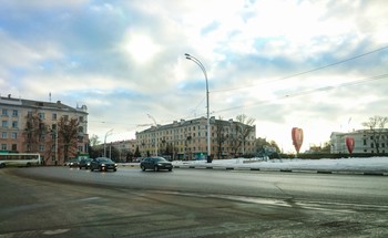 город просыпается / с утра был дождь