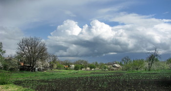 &nbsp; / Дома,деревья,огород,облака