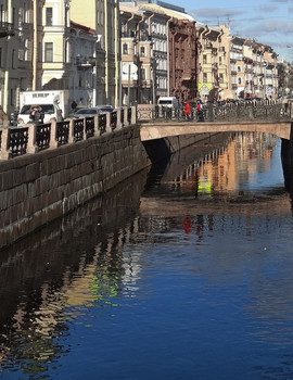 В каменной теснине / Крюков канал в Санкт-Петербурге
