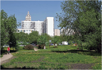 Майский день / Вид из парка на западе Москвы