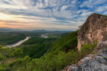 речная долина / Вечерний вид со скалы Орёл.....Приморская весна 2021.