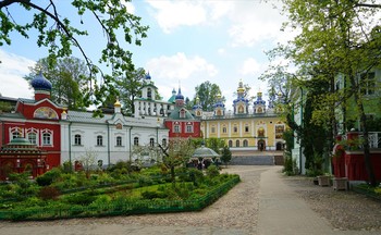 В Лавре / Свято-Успенский Псково-Печерский монастырь