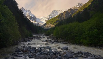 Рассвет в горах / Караугомский ледник