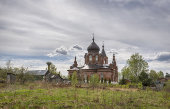 Никольская церковь села Макарово / май