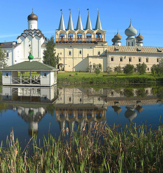 В монастыре / Тихвин