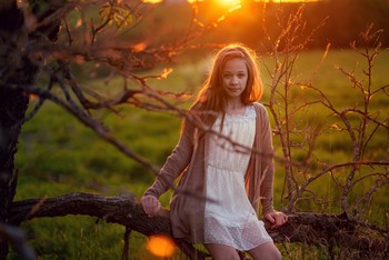 Ангелина на ветви / модель Ангелина Табакова
платье предоставлено фотостудией «Косплей»